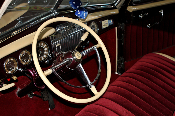 restauralt-Cadillac-Limited-1947-Series-62-kormany-mogott-2