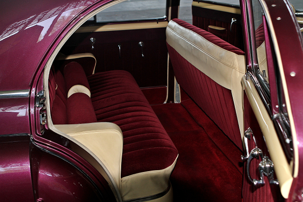 restauralt-Cadillac-Limited-1947-Series-62-hatso-ülés
