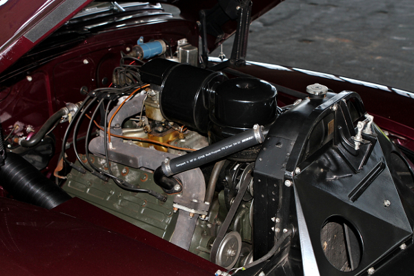 restauralt-Cadillac-Limited-1947-Series-62-motor-jobbrol