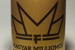 Arany bögre MMF logóval a gazdag napokért.